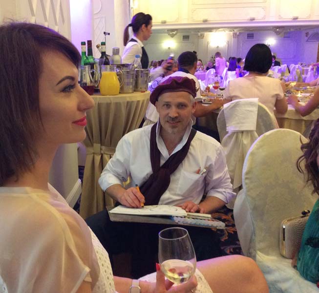 Мишель рисует в 